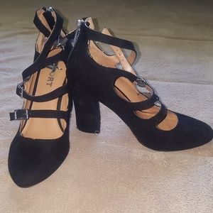 Black Mary Jane Pumps